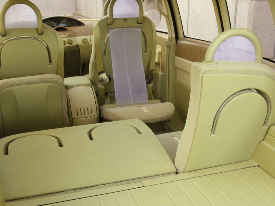 Интерьер Saturn CV1 Concept 2000 года  (фото 12 из 13)